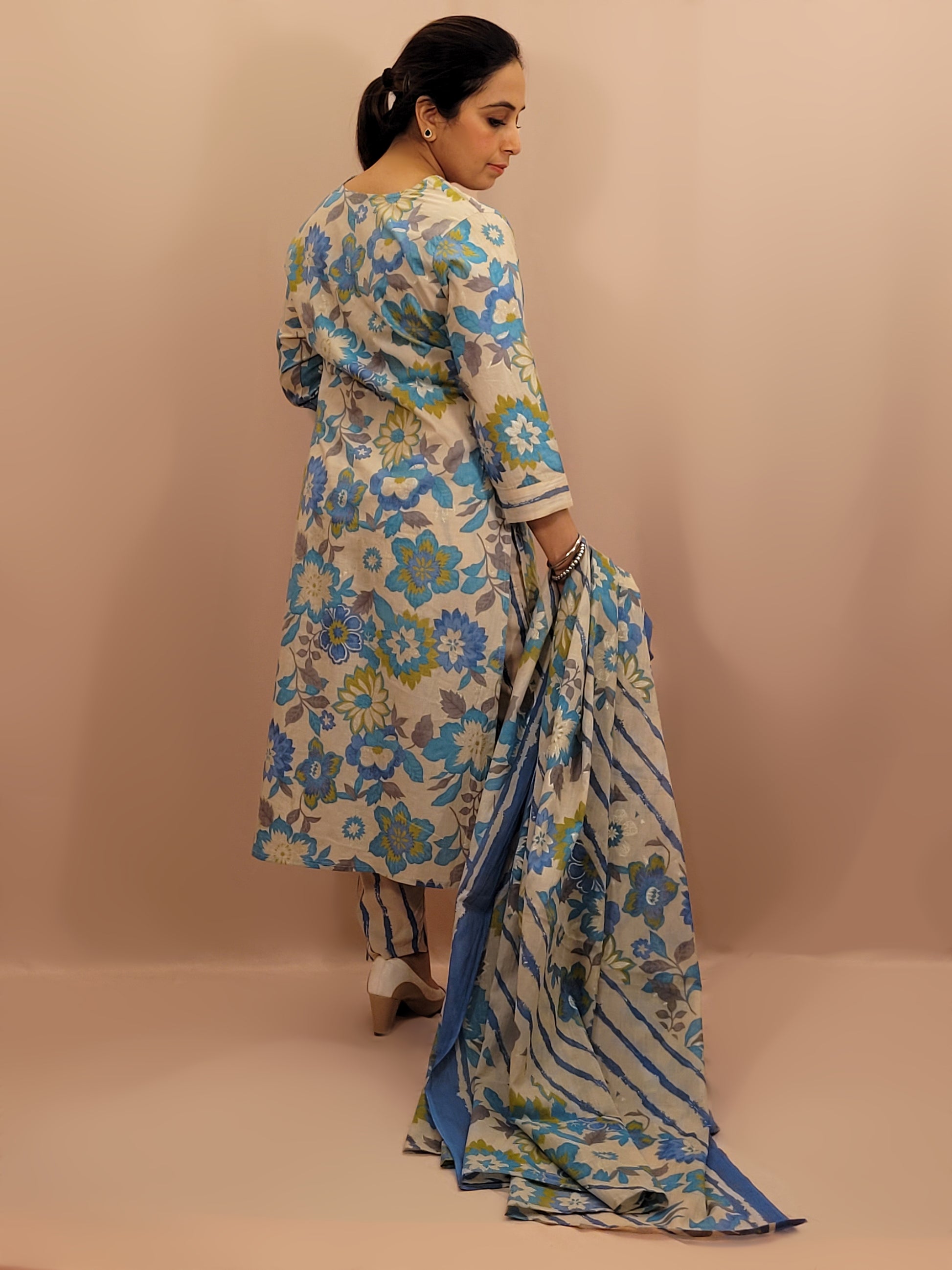Kurta Set for women Cotton kurta set for women Kurti pant set with dupatta Biba kurta set Libas kurta set for women Pakistani kurta set Kurti set for women Kurta sets for ladies Pakistani kurta set for women Cotton kurti set for women Chikankari kurta set Office Wear Kurta Set for Women