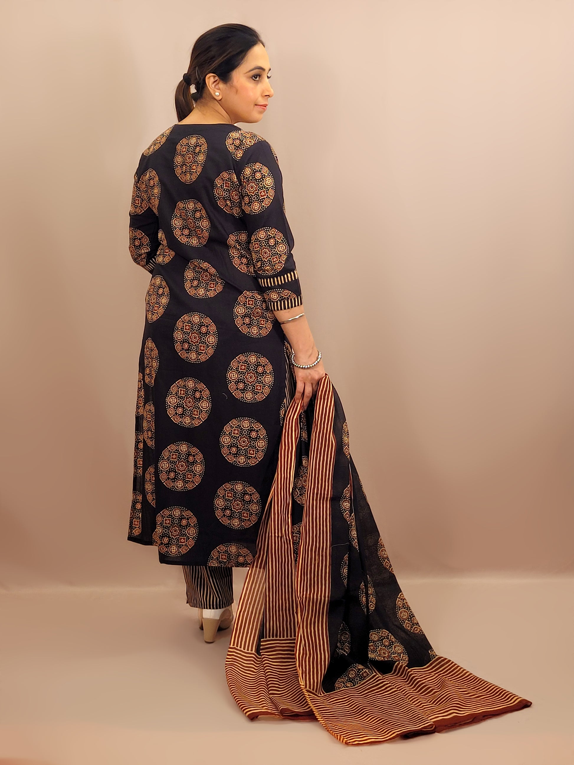 Kurta Set for women Cotton kurta set for women Kurti pant set with dupatta Biba kurta set Libas kurta set for women Pakistani kurta set Kurti set for women Kurta sets for ladies Pakistani kurta set for women Cotton kurti set for women Chikankari kurta set Office Wear Kurta Set for Women