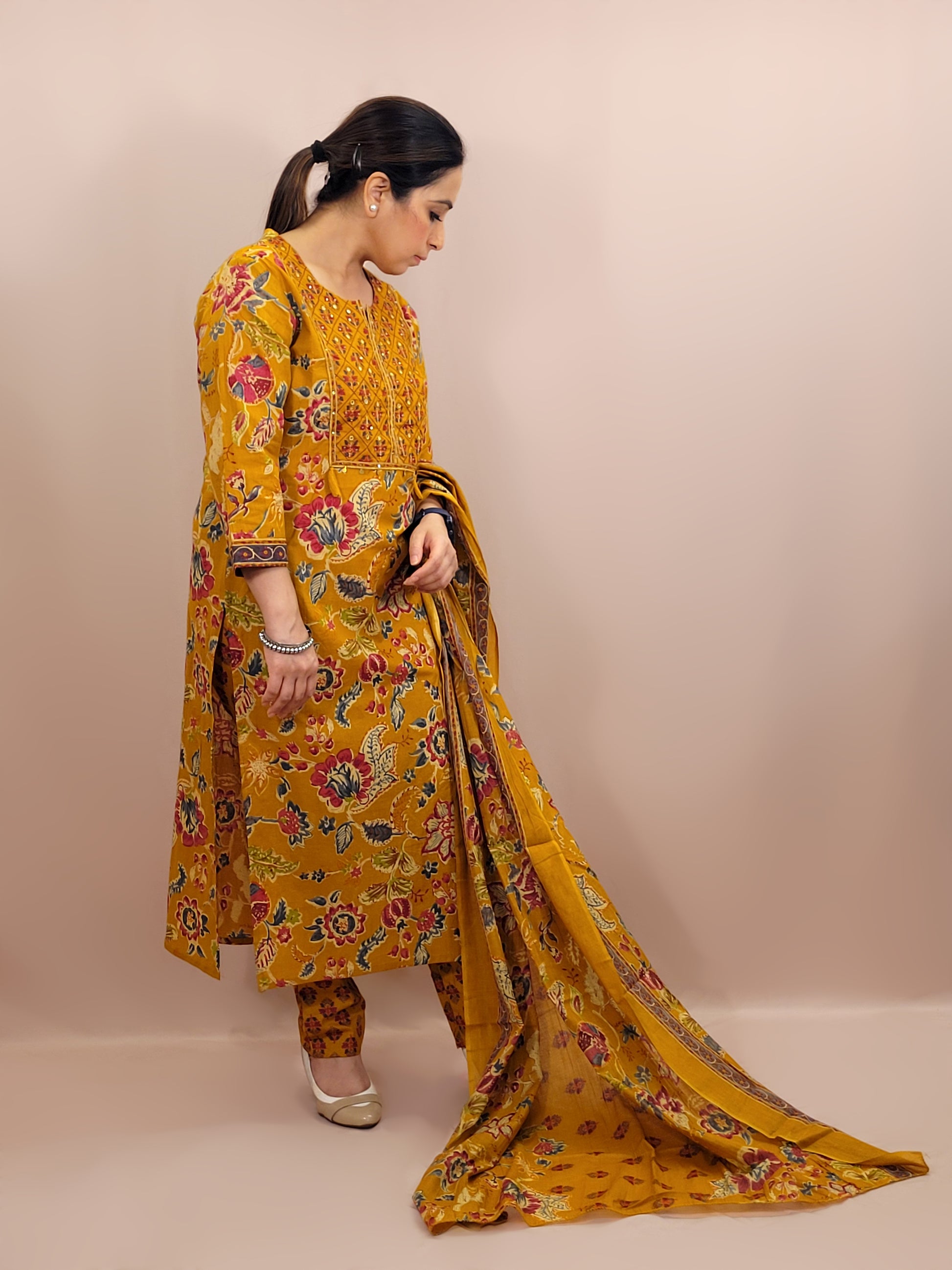 Kurta Set for women Cotton kurta set for women Kurti pant set with dupatta Biba kurta set Libas kurta set for women Pakistani kurta set Kurti set for women Kurta sets for ladies Pakistani kurta set for women Cotton kurti set for women Chikankari kurta set Office Wear Kurta Set for Women
