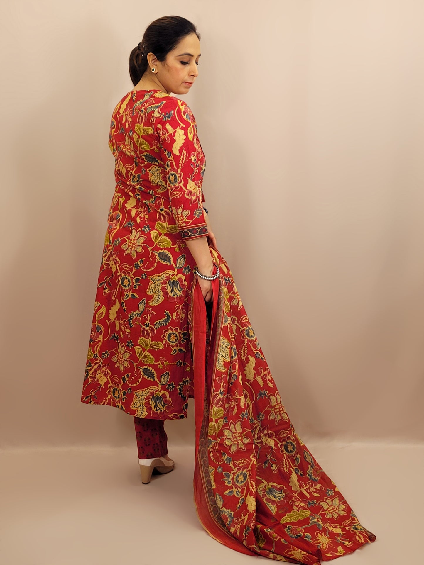 Kurta Set for women Cotton kurta set for women Kurti pant set with dupatta Biba kurta set Libas kurta set for women Pakistani kurta set Kurti set for women Kurta sets for ladies Pakistani kurta set for women Cotton kurti set for women Chikankari kurta set Office Wear Kurta Set for Women