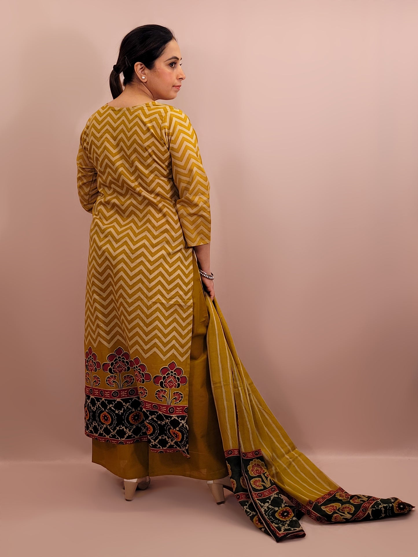 Kurta Set for women Cotton kurta set for women Kurti pant set with dupatta Biba kurta set Libas kurta set for women Pakistani kurta set Kurti set for women Kurta sets for ladies Pakistani kurta set for women Cotton kurti set for women Chikankari kurta set Office Wear Kurta Set for Women