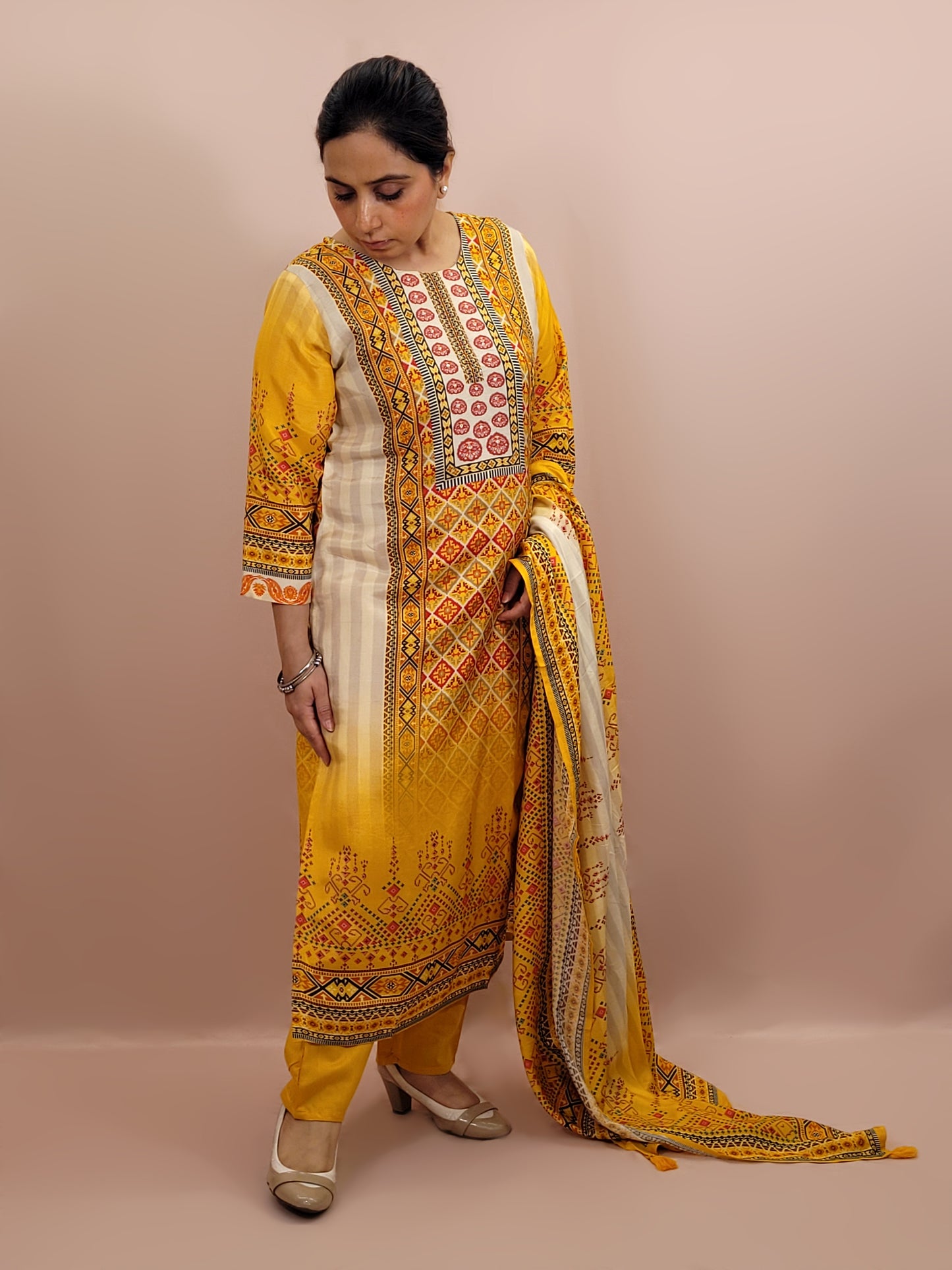Kurta Set for women Cotton kurta set for women Kurti pant set with dupatta Biba kurta set Libas kurta set for women Pakistani kurta set Kurti set for women Kurta sets for ladies Pakistani kurta set for women Cotton kurti set for women Chikankari kurta set Office Wear Kurta Set for Women