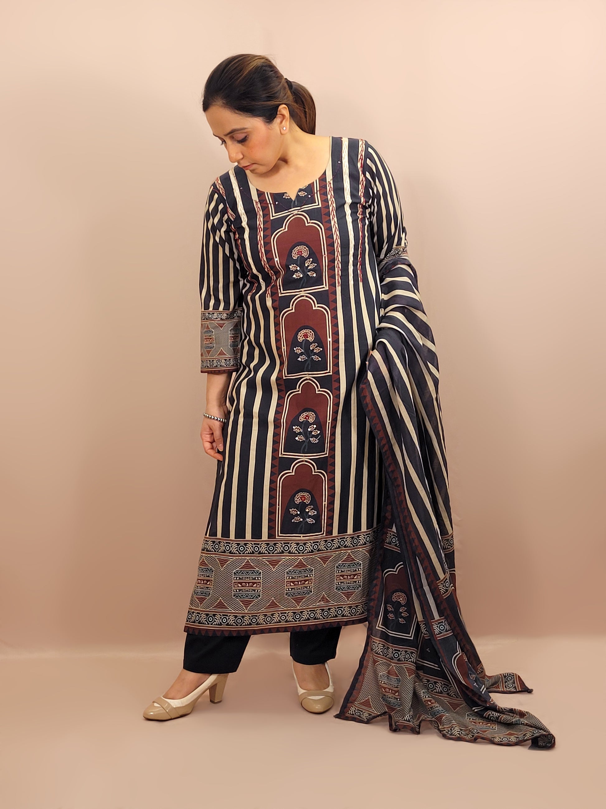 Kurta Set for women Cotton kurta set for women Kurti pant set with dupatta Biba kurta set Libas kurta set for women Pakistani kurta set Kurti set for women Kurta sets for ladies Pakistani kurta set for women Cotton kurti set for women Chikankari kurta set Office Wear Kurta Set for Women