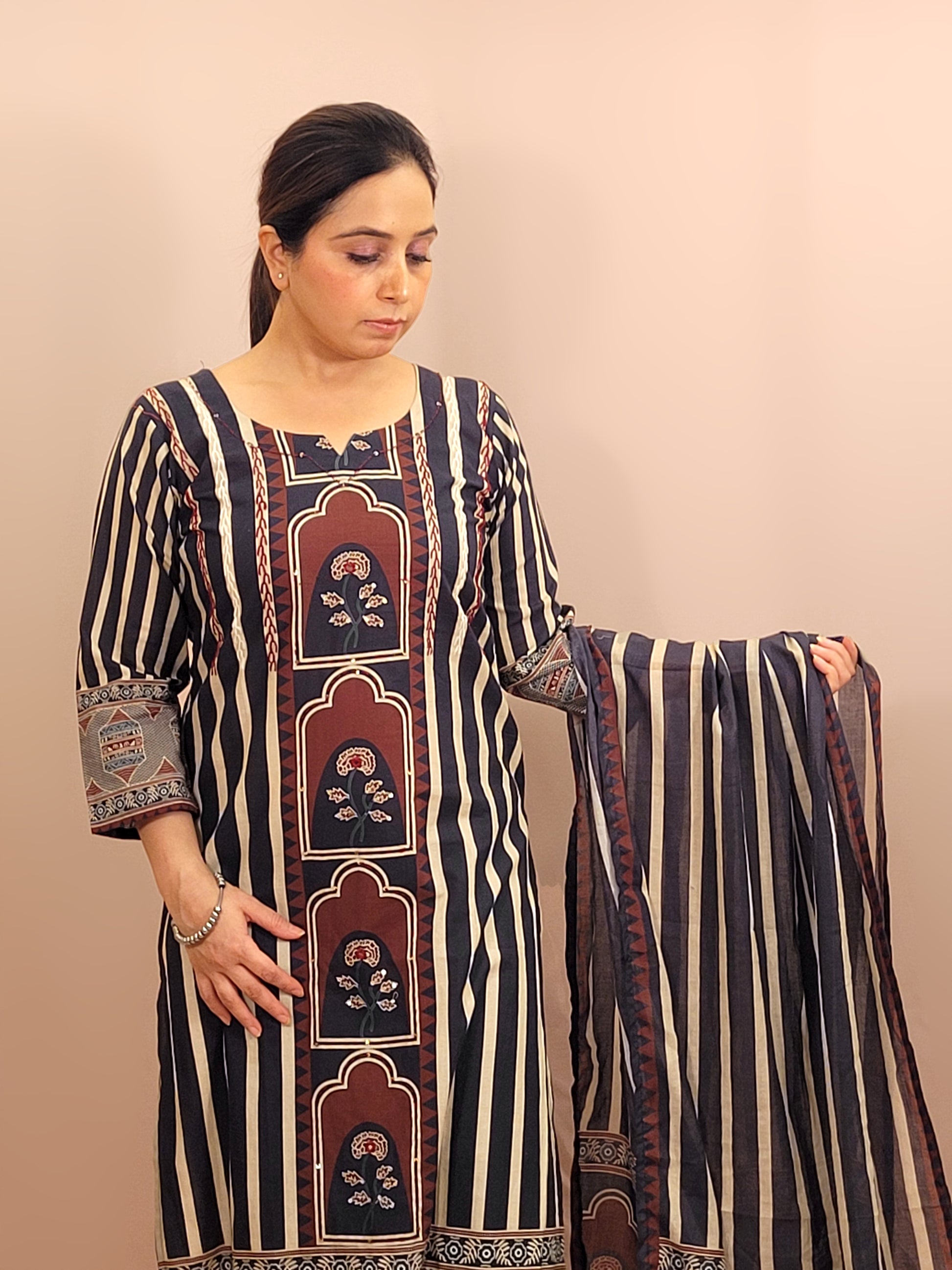 Kurta Set for women Cotton kurta set for women Kurti pant set with dupatta Biba kurta set Libas kurta set for women Pakistani kurta set Kurti set for women Kurta sets for ladies Pakistani kurta set for women Cotton kurti set for women Chikankari kurta set Office Wear Kurta Set for Women
