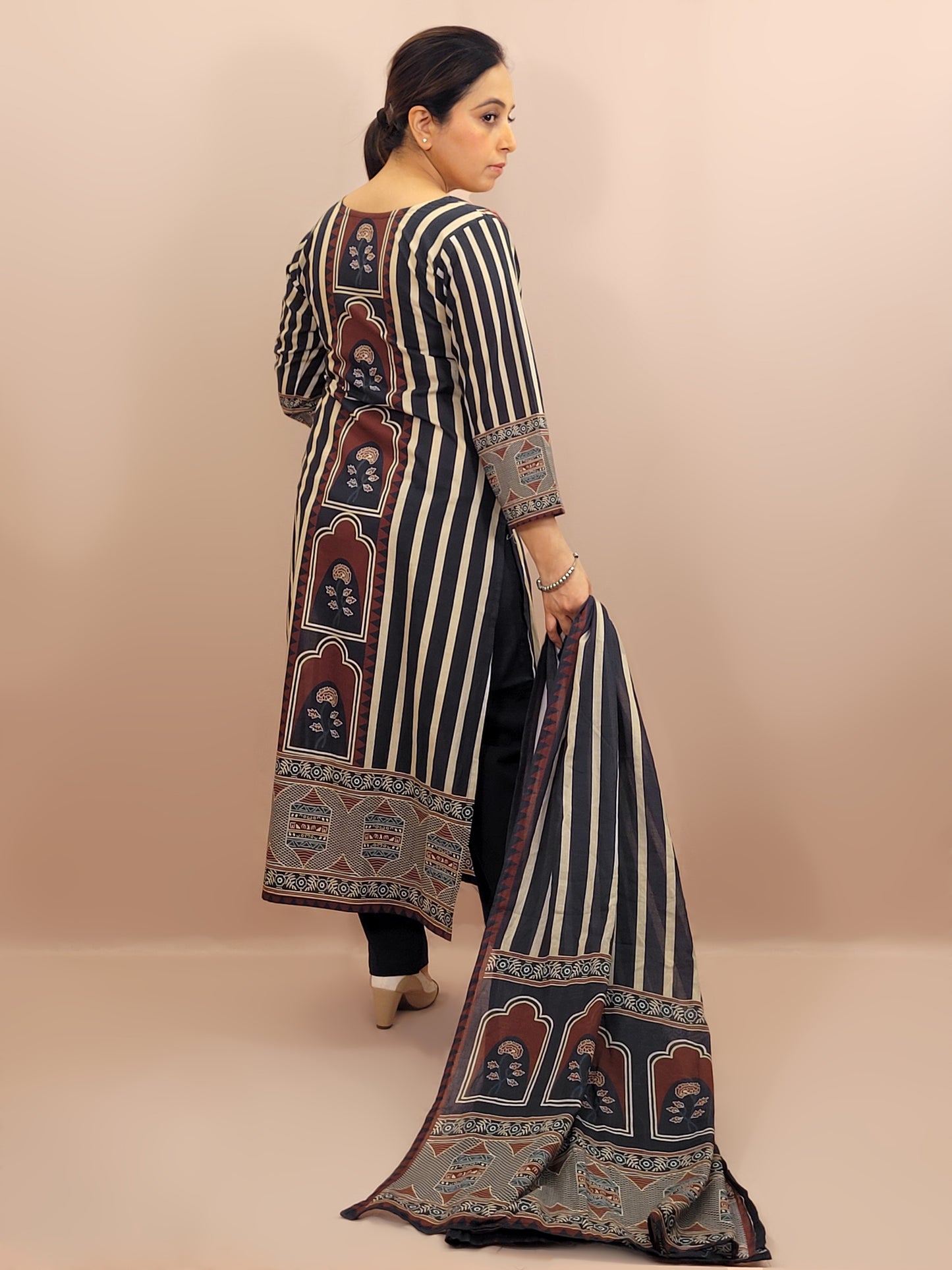 Kurta Set for women Cotton kurta set for women Kurti pant set with dupatta Biba kurta set Libas kurta set for women Pakistani kurta set Kurti set for women Kurta sets for ladies Pakistani kurta set for women Cotton kurti set for women Chikankari kurta set Office Wear Kurta Set for Women