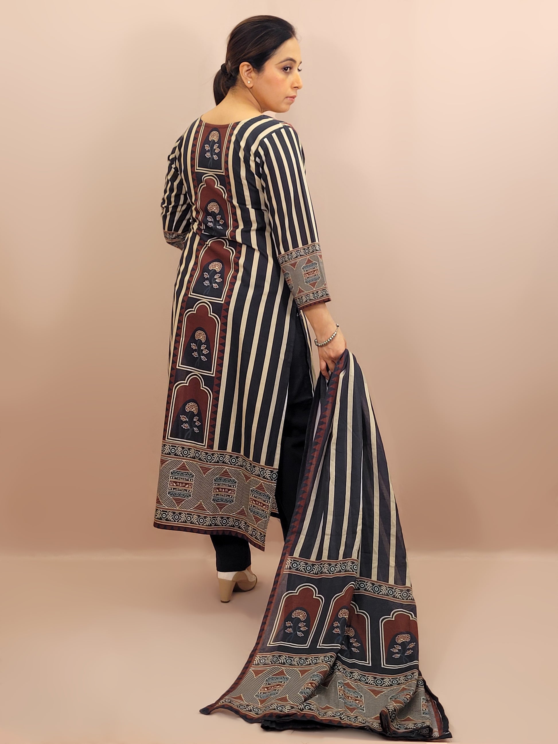 Kurta Set for women Cotton kurta set for women Kurti pant set with dupatta Biba kurta set Libas kurta set for women Pakistani kurta set Kurti set for women Kurta sets for ladies Pakistani kurta set for women Cotton kurti set for women Chikankari kurta set Office Wear Kurta Set for Women